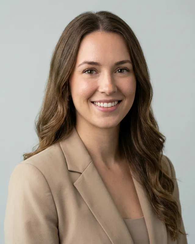 AI professional headshot, woman (example, AI-generated)